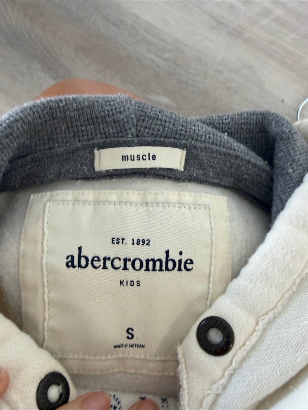 Sweater Subcategory Identification - Picture 2 of 5